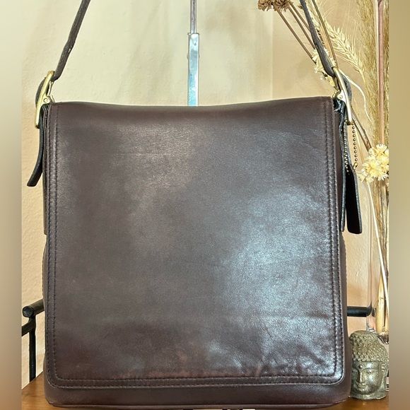 Coach Handbags - COACH Vintage ‘01 Monterey Lightweight Leather Flap Messenger Crossbody Bag